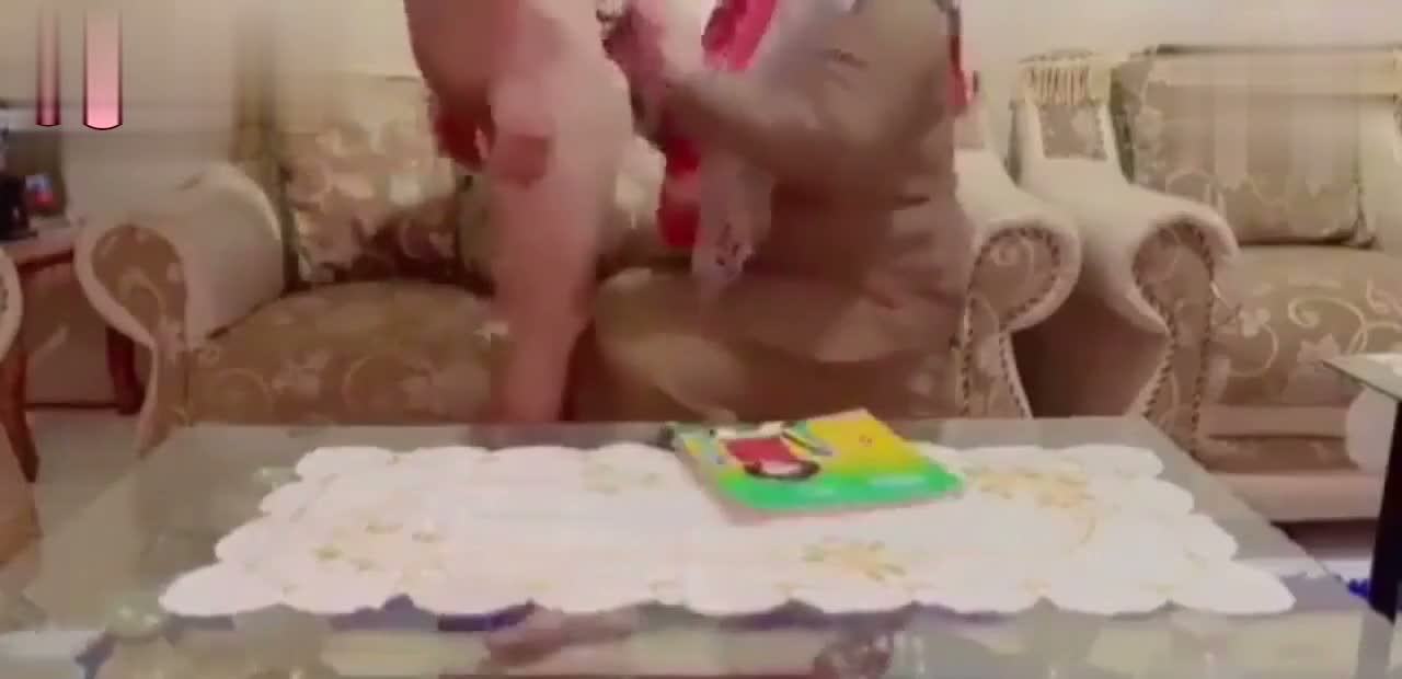 Güne gelen teyzelerden birini ikna edip sikiyor